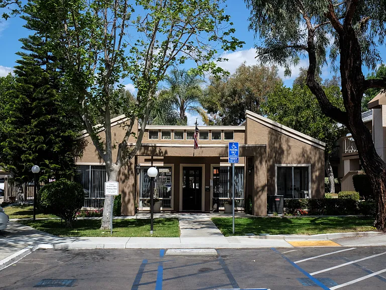 Oak Hill Apartments — Photo 15