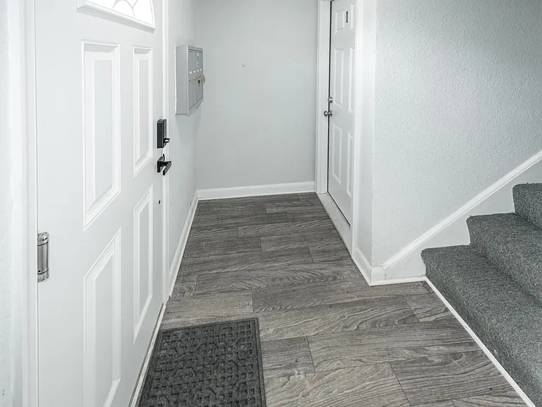 1208 W. Ocean View Apts — Photo 19