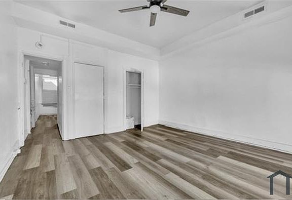 4th image of 2920 Parkwood Ave #2