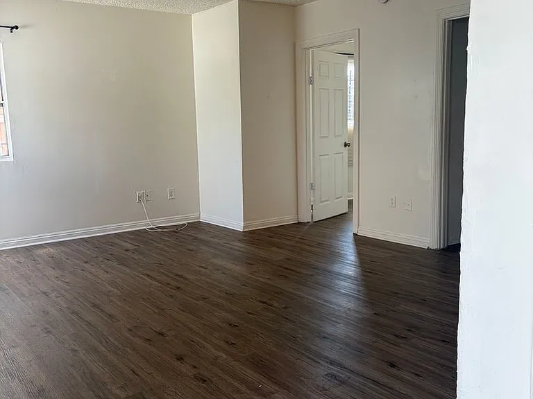 736 W Century Blvd — Photo 5