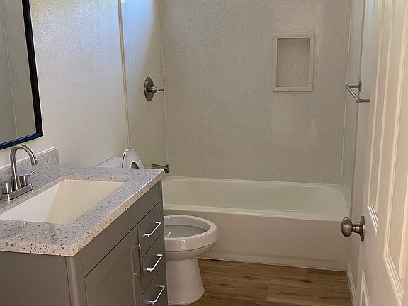 3rd image of 724 El Vecino Ave #724