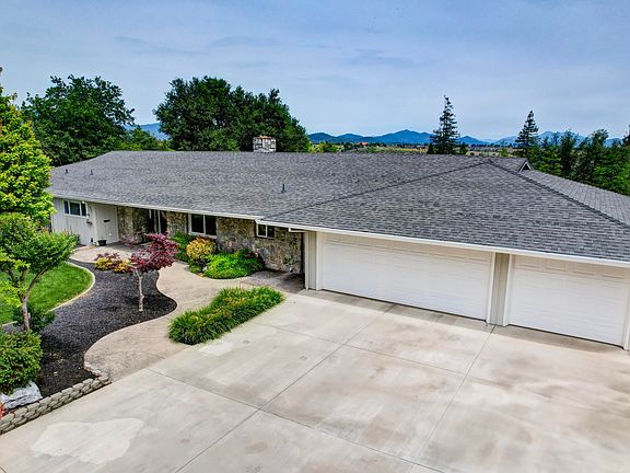 3rd image of 925 Sierra Vista Dr