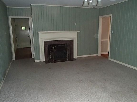 3rd image of 552 Otis Blvd