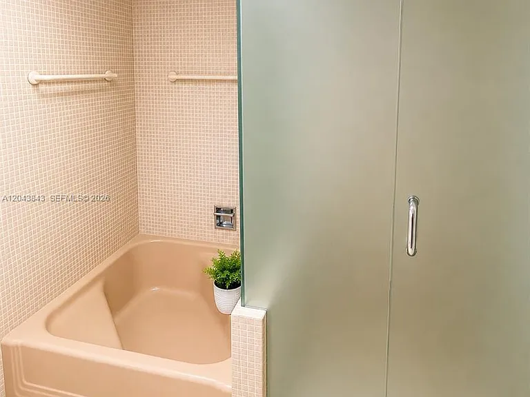 5255 Collins Ave #7B — Photo 20