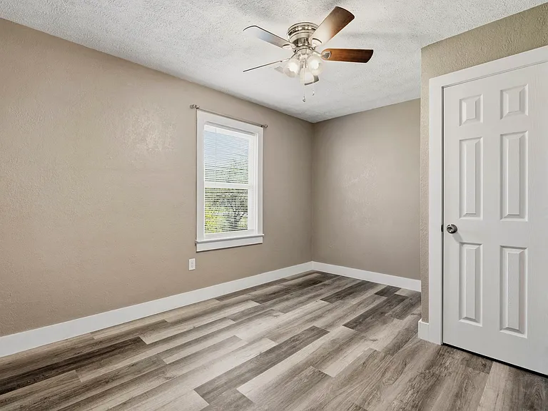 1605 Media Dr — Photo 5