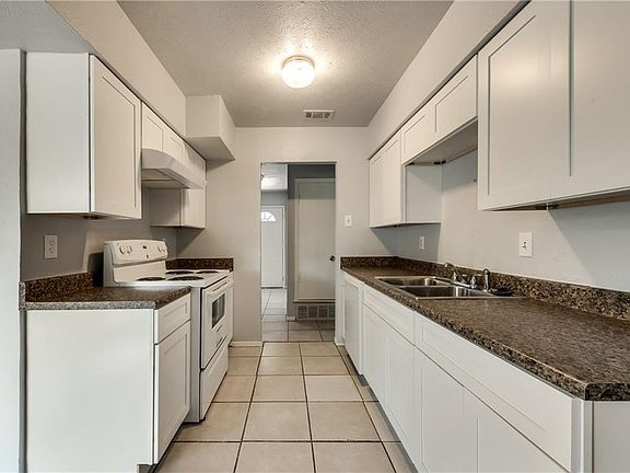 3rd image of 3614 Plaza Park Dr