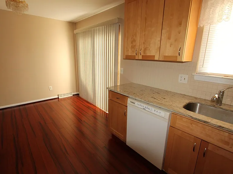 579 Churchill Dr — Photo 8