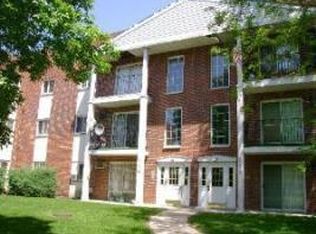 119 Elk St #318, Carol Stream, IL 60188