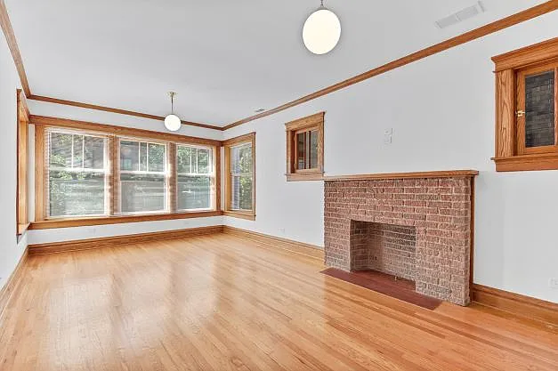 6 bed, $5,995 — Photo 1