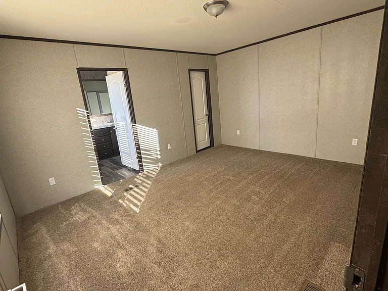 9014 Private Road 7335 — Photo 7