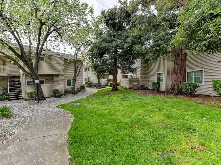Pepperwood Knoll Apartments — Photo 17