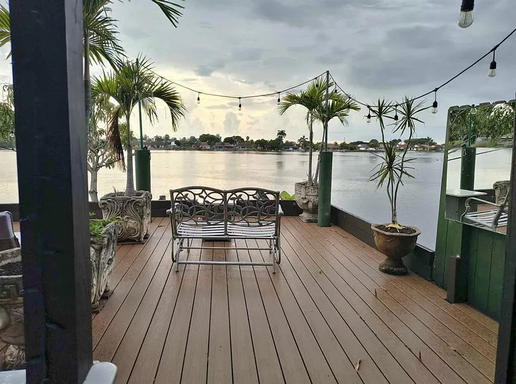 3 bed, 2.0 bath, 1056 sqft, $3,000 — Photo 1