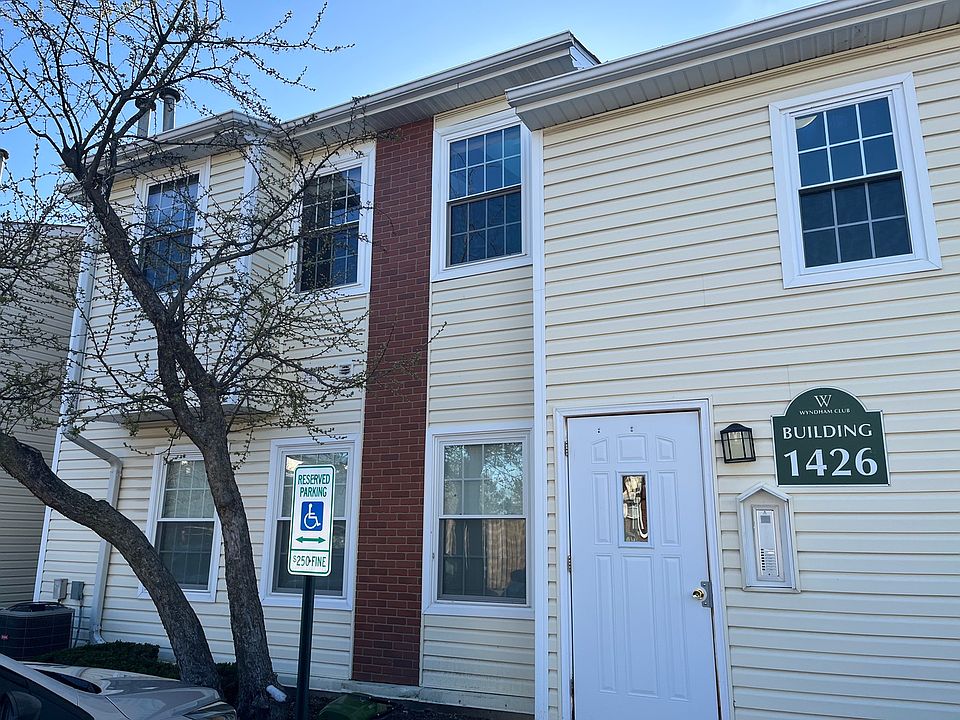 1st image of 1426 E Wyndham Cir APT 202