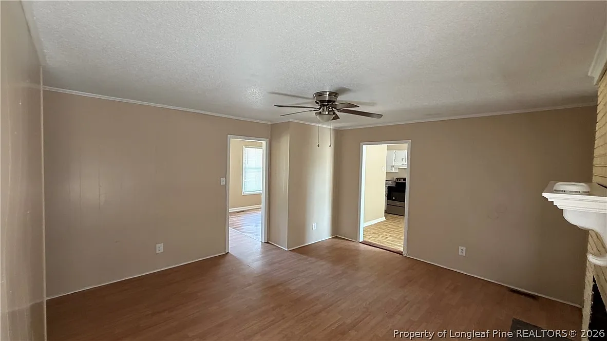 3 bed, 1.5 bath, 1200 sqft, $1,400 — Photo 4