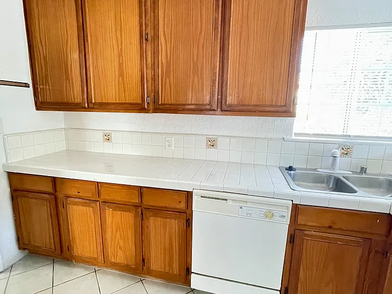 9037 Cattaraugus Ave — Photo 4