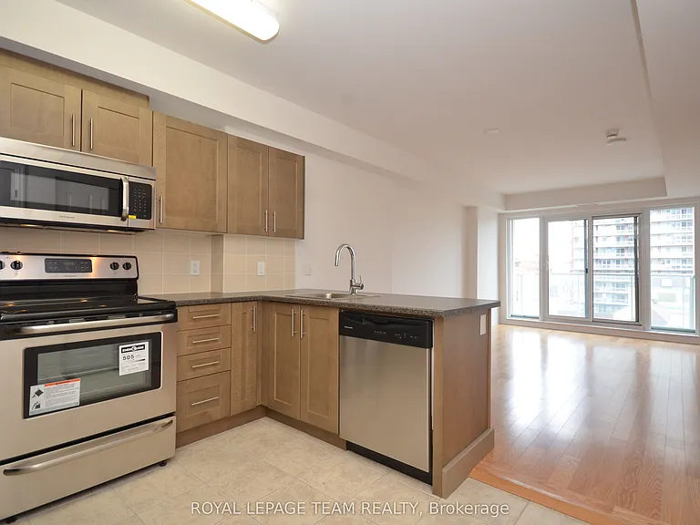 242 Rideau St #404 — Photo 21