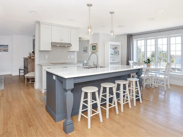 176 Heidi Dr, Portsmouth, RI 02871