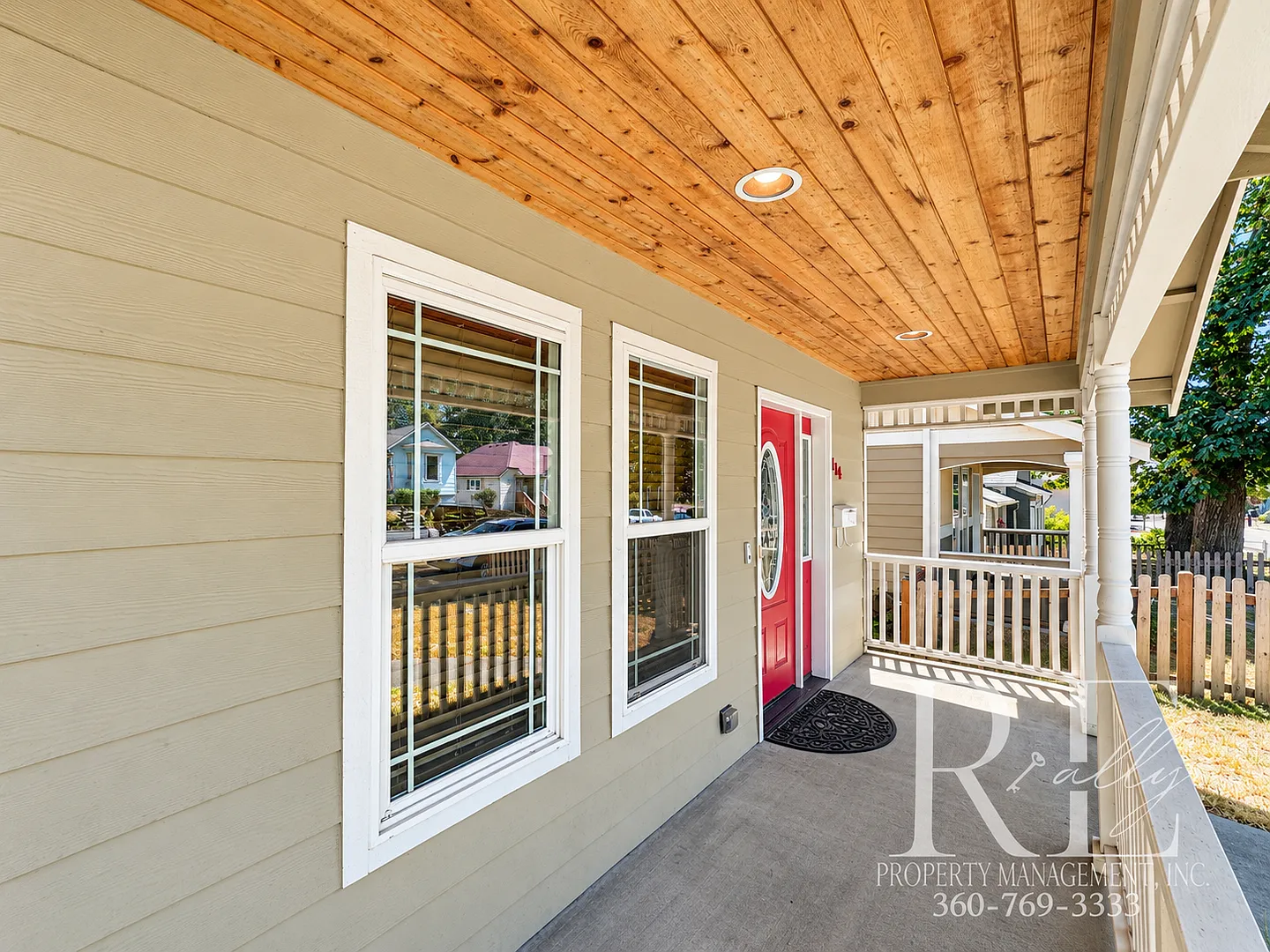 Spacious 3-Bedroom Wycoff Home | Bonus Room, Fireplace, Deck & 2-Car Garage — Photo 2