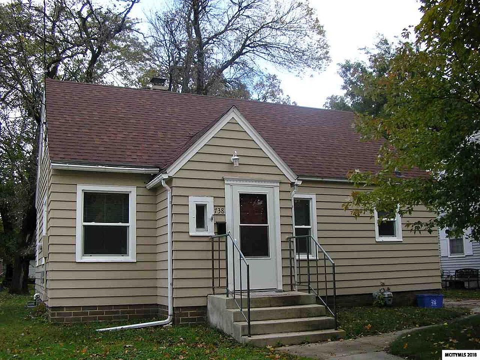 1st image of 738 15th St NE