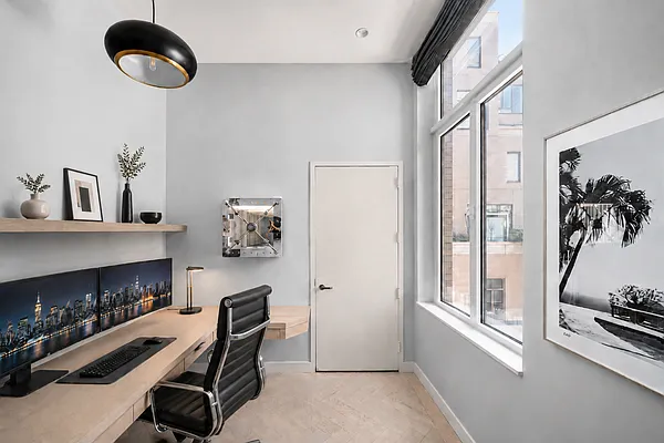 Office, photo 1