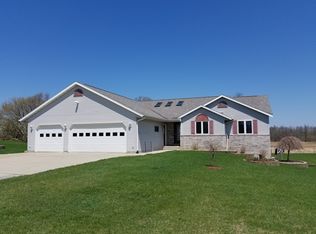 W237 Sandhill Ct, Saint Cloud, WI 53079