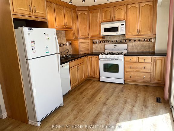 2nd image of 70 Carisbrooke Ct