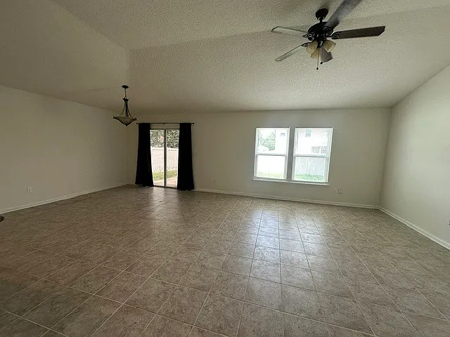 4 bed, 2.0 bath, 1650 sqft, $2,150 — Photo 3