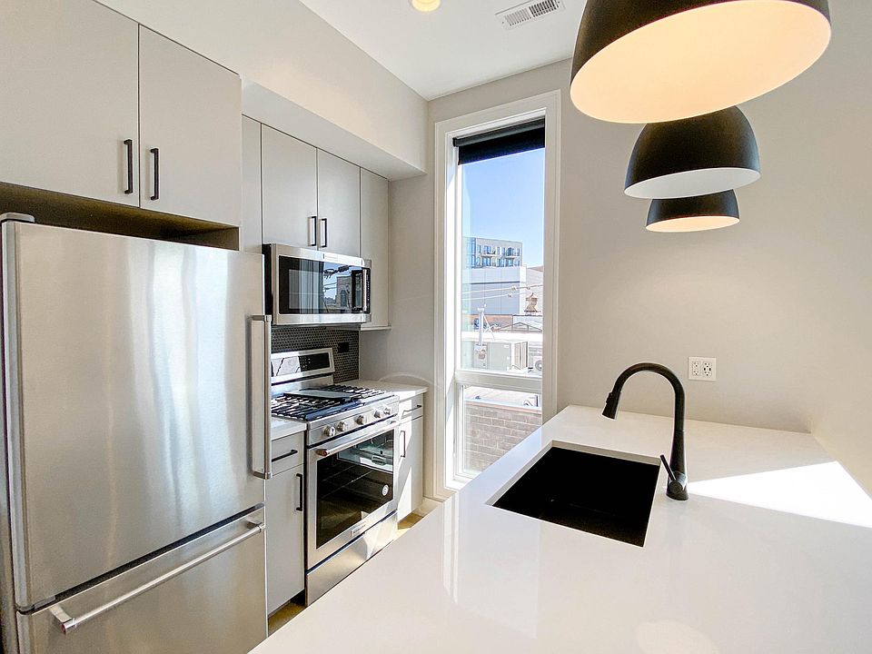 1st image of 1050 W Cornelia Ave #4L