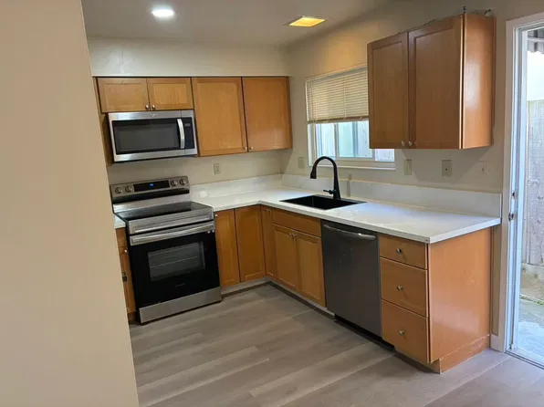 618 Forest Ave APT B, Pacific Grove, CA 93950