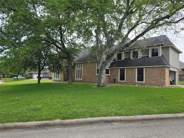 7244 Edgewater Dr, Willis, TX 77318