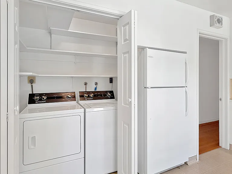 950 Olive St — Photo 28