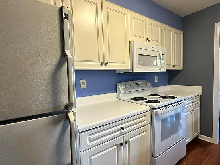 906 Litchfield Way #C — Photo 14