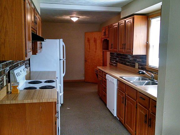 2nd image of 834 E Jewell Ave