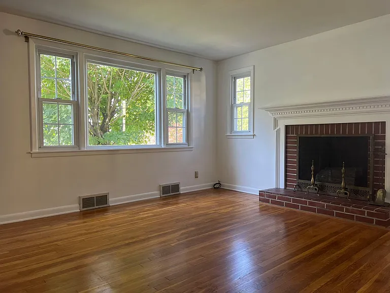 2197 Kings Hwy — Photo 4