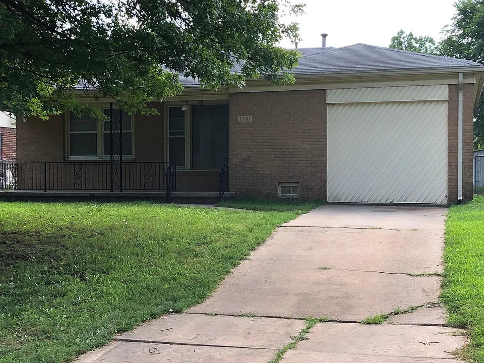 1751 Lexington Rd