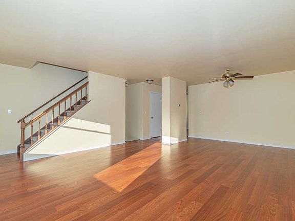 2nd image of 921 Banbury Ct