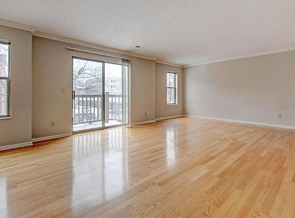 4th image of 51 E Lincoln St