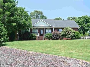 201 Breckenridge Dr, Six Mile, SC 29682