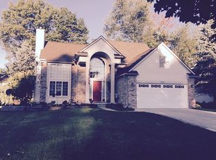 403 Pine Creek Ct, Waterford, MI 48327