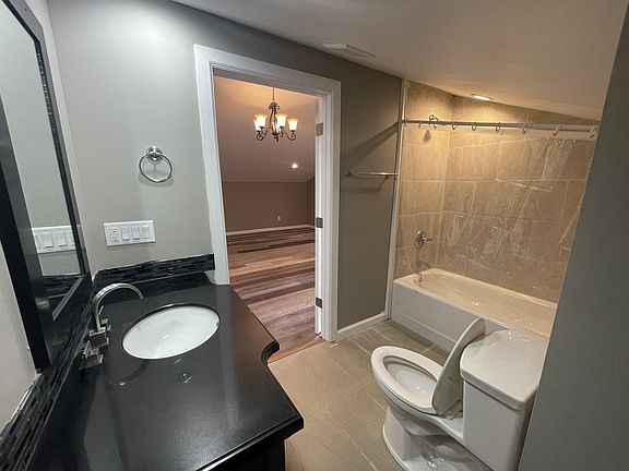 3rd image of 806 E 38th St #7