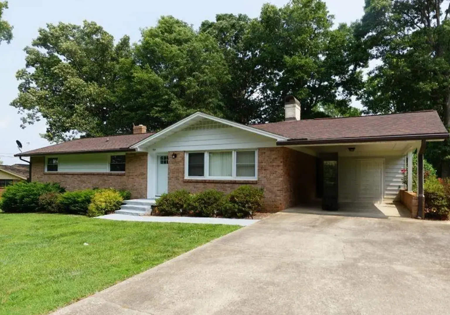 Comfortable 3 Bedroom Ranch with Carport & Lawn Care Included — Photo 1