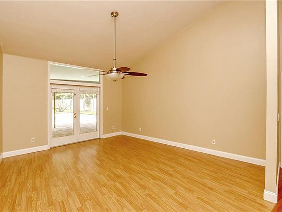 3rd image of 12377 Oaks Ln