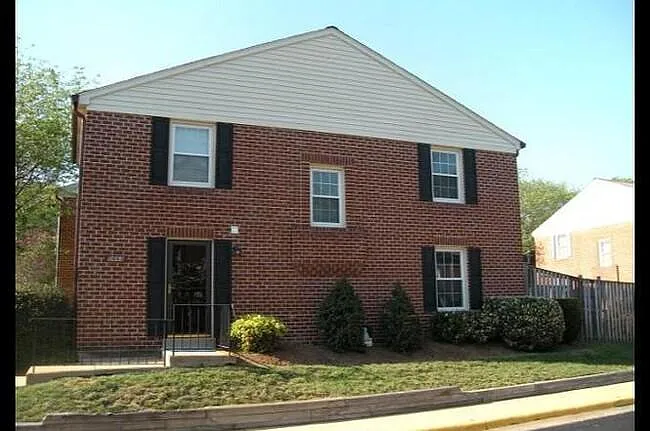 5663 Independence Cir — Photo 1