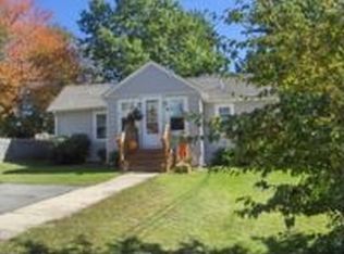 10 Ballou St, Cumberland, RI 02864