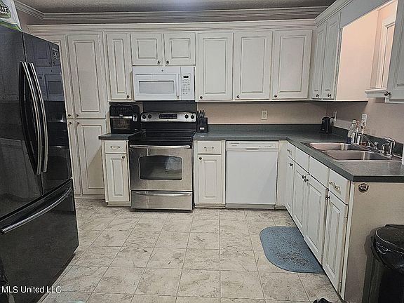 5th image of 639 Southern Oaks Dr