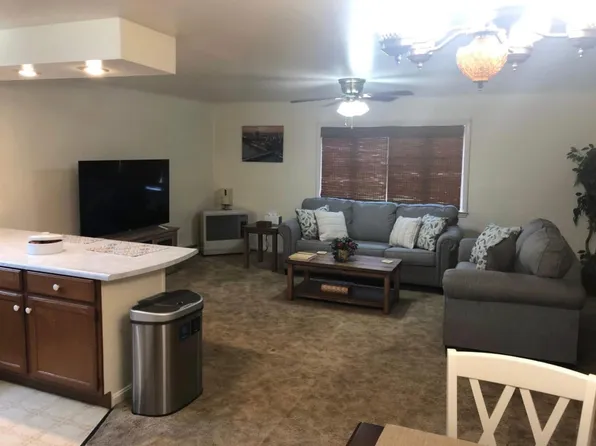 657 Maine Ave APT 3, Farmingdale, ME 04344