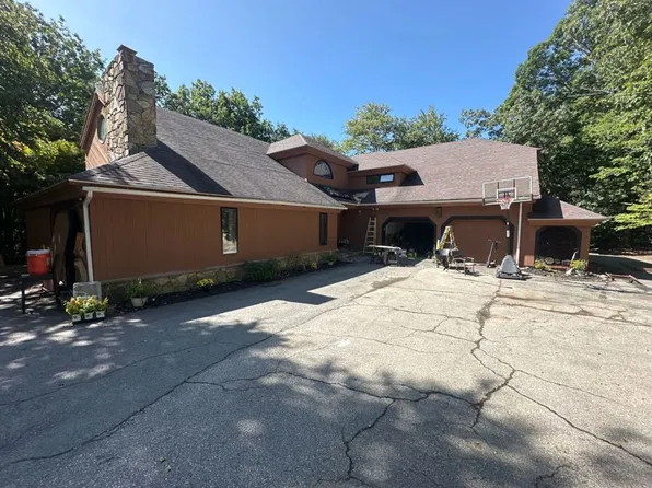 18 Carriage Ln, Salem, NH 03079