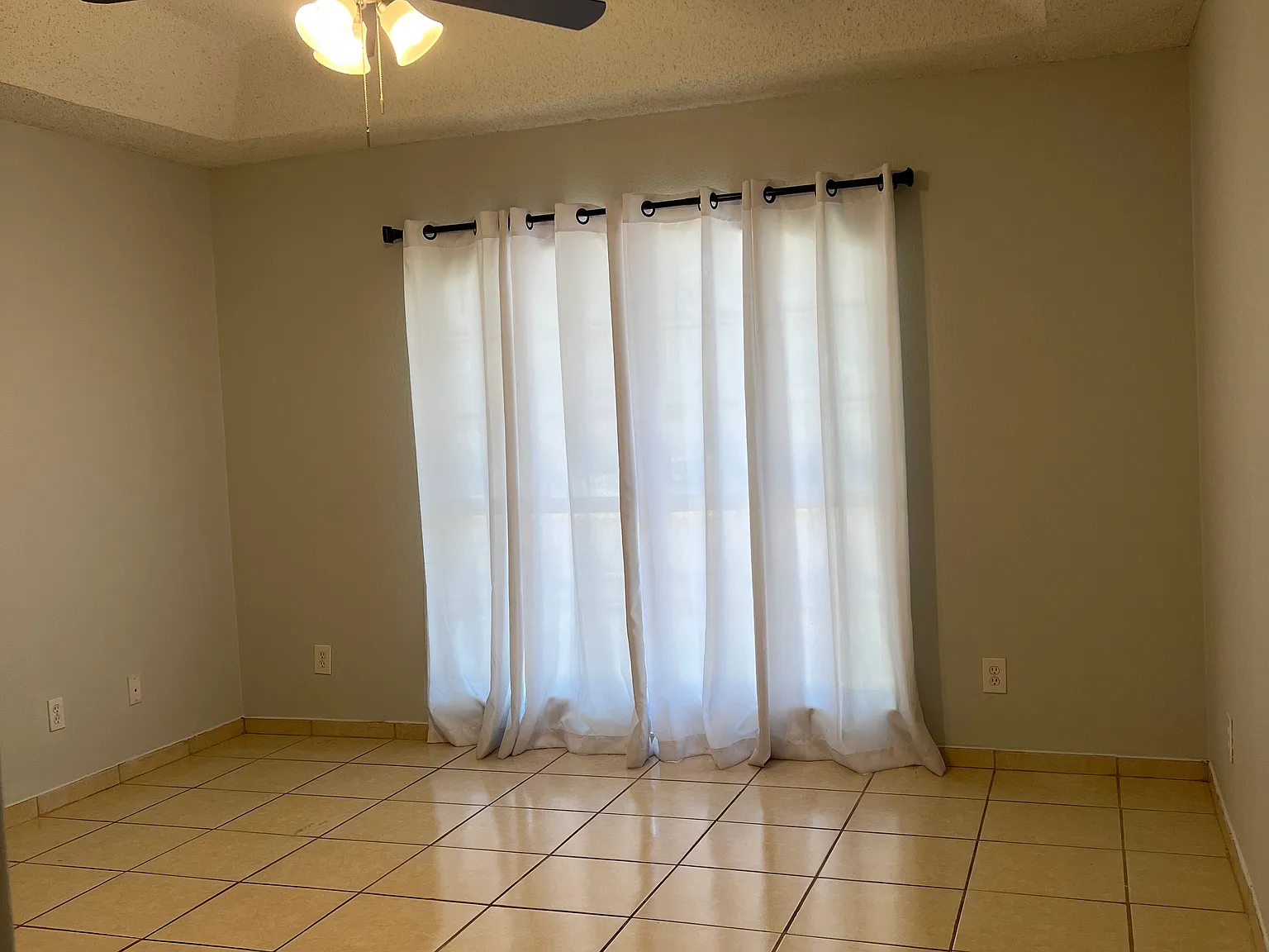 3 bed, 1083 sqft, $1,400 — Photo 3