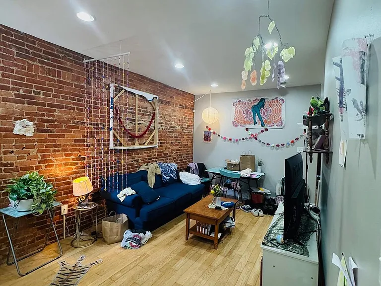 1524 Fontain St — Photo 3