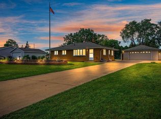 130 E Fitzsimmons Rd, Oak Creek, WI 53154